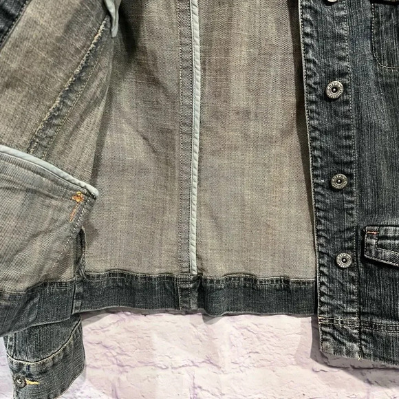 Chico's Platinum Blue Denim Long Sleeve Collared Button Front Jean Jacket - Picture 6 of 9